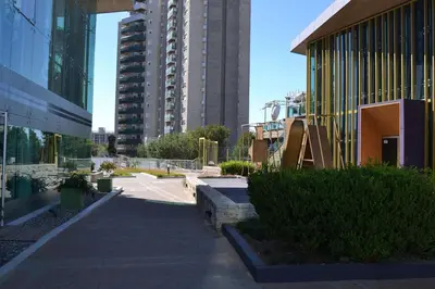 a street in a city with tall buildings at Departamento Temporario en Alto Villasol in Cordoba