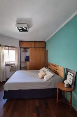 a bedroom with a large bed and a table at Refugio en Nueva Córdoba Excelente ubicación in Cordoba