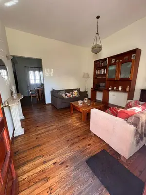 a living room with a couch and a table at Hermosa casa en el corazón de Alta Córdoba in Cordoba