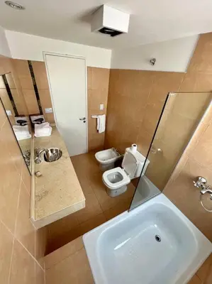 a bathroom with a sink and a toilet and a tub at Departamento para dos personas in Cordoba