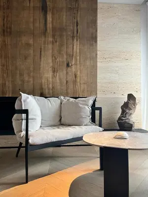 a living room with a couch and a table at Casa Papagayo in Cordoba