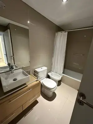 a bathroom with a toilet and a sink and a shower at Dpto en fontanas del sur, excelentes amenities y muy tranquilo in Cordoba