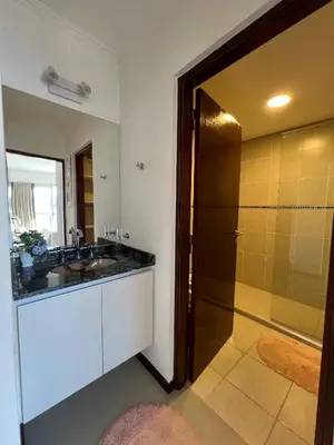 a bathroom with a sink and a shower at Edificio Veneto III - Departamento de un dormitorio a pocas cuadras del centro in Villa Carlos Paz