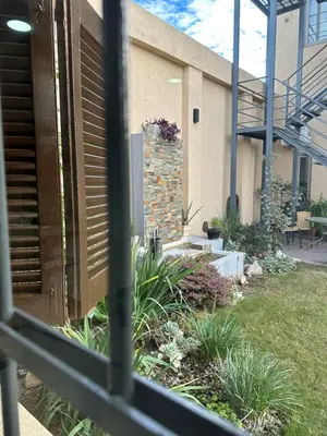 a garden outside of a building with a brick pillar at EXCLUSIVO LOFT CENTRICO in Alta Gracia