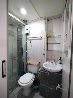 a bathroom with a toilet and a sink and a shower at Habitación para 2 personas con baño privado in Cordoba