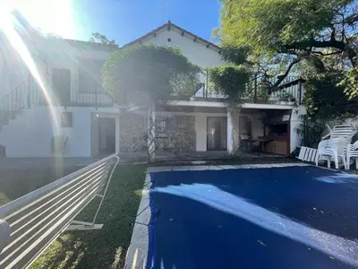 a house with a swimming pool in the yard at Monoambiente El Sosiego in Alta Gracia