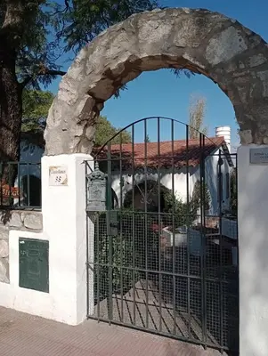 a gate with a cow inside of it at Monoambiente El Sosiego in Alta Gracia