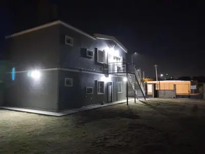 a building with lights on the side of it at night at Departamentos Universidad in Río Cuarto
