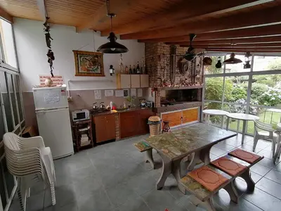 a kitchen with a table and chairs in a room at Posada El Betel in Villa Carlos Paz