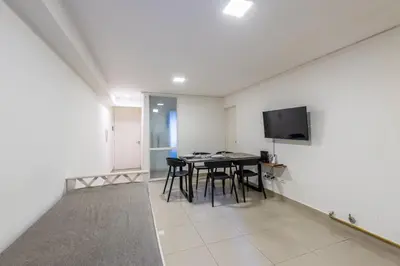 a room with a table and a tv on a wall at Depto Familiar de dos habitaciones By Lofty in Cordoba