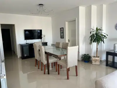 a dining room with a table and chairs at Departamento amplio y muy iluminado en 9 piso, con piscina in Río Cuarto