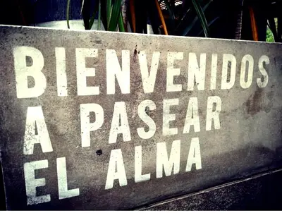 a sign that reads bernarios a pasenear el palacio at Depto Av del Sol in Merlo