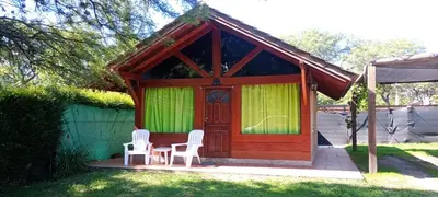 a small shed with two chairs and a table at Cabaña Los Angeles in Villa General Belgrano