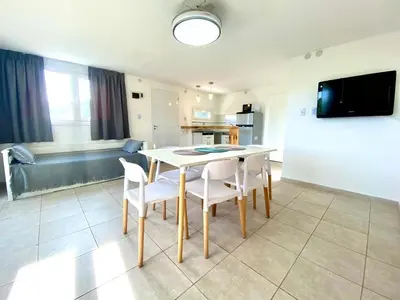 a kitchen and living room with a table and chairs at Aire de las Sierras in Embalse