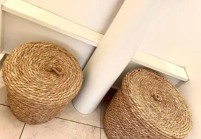 two large baskets sitting next to a white pillar at Departamento en Alberdi in Cordoba