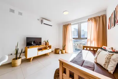 a living room with a couch and a tv at Un Rinconcito en Guemes - Confort y Calidez in Cordoba