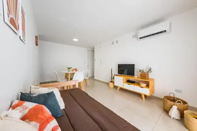 a living room with a couch and a tv at Un Rinconcito en Guemes - Confort y Calidez in Cordoba