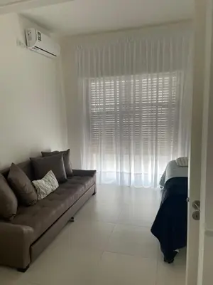 a living room with a couch and a window at Departamento céntrico y espacioso en Río Cuarto II in Río Cuarto
