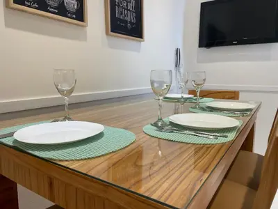 a table with plates and glasses on top of it at Departamento céntrico y espacioso en Río Cuarto II in Río Cuarto