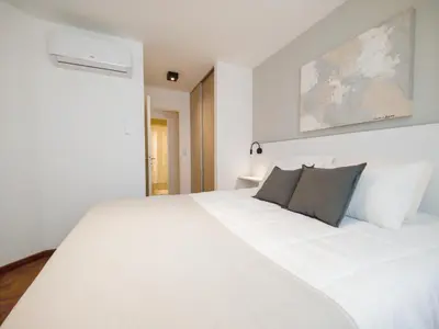 a bedroom with a large white bed with two pillows at SERIETÁ Frente al PARQUE SARMIENTO in Cordoba