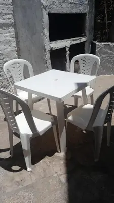 a white table and two chairs and a white table and chairs at Casa zona CUCÚ de 2 dormitorios in Villa Carlos Paz