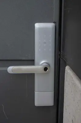 a close up of a door with a handle at Complejo Moras I in Almafuerte