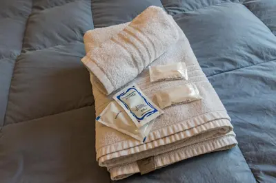 a pile of towels sitting on top of a bed at Departamento con balcón espectacular by Lofty in Cordoba