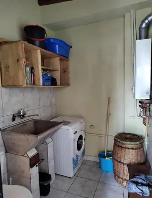 a kitchen with a sink and a washing machine at Casa Del Arroyo in Arroyo de Los Patos