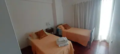 a small room with two beds and a window at Cofico Tradicional in Cordoba