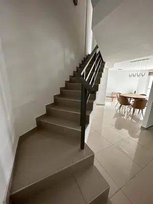 a staircase in a house with a table and chairs at Duplex Nva Cba, frente al Parque Sarmiento. Excdelentes Amenities in Cordoba