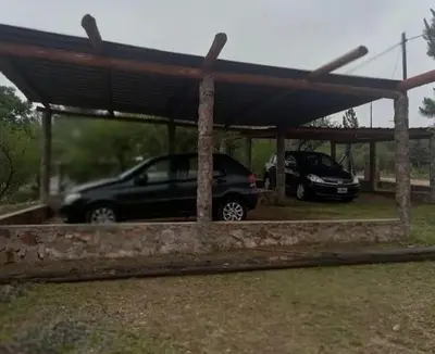 two cars parked under a carport at Cabaña 2 in Cordoba