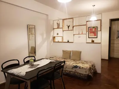 a room with a bed and a table and chairs at Departamento en Barrio General Paz calle 25 de Mayo in Cordoba