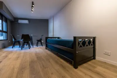 a bedroom with a bed and a table and chairs at Hermoso departamento by Lofty in Cordoba