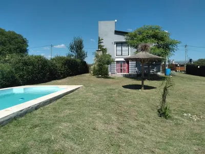 a house with a yard with a swimming pool at Mi Descanso!!! in Cavalango