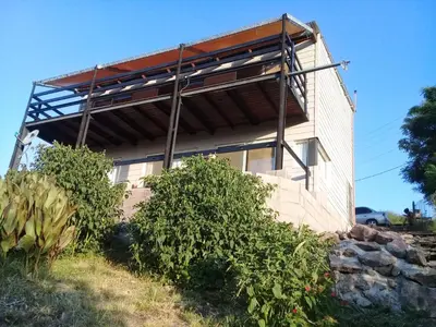 a house with awning on the side of it at Casa Hebe - En las sierras de Córdoba - cuenta con tres habitaciones y capacidad para 8 personas, tranquila con increibles vistas in Villa Parque Siquiman