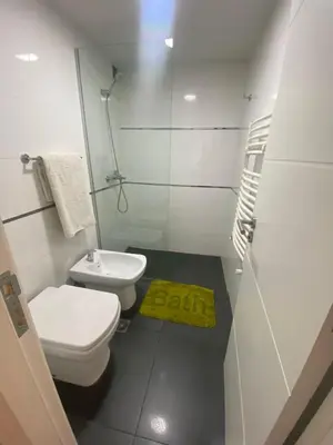 a bathroom with a toilet and a glass shower at MD Amoblado Córdoba Capital in Cordoba