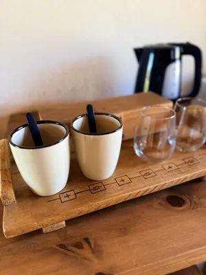 two cups of coffee on a wooden cutting board at El Camino Cabañas y Apart in Villa Berna