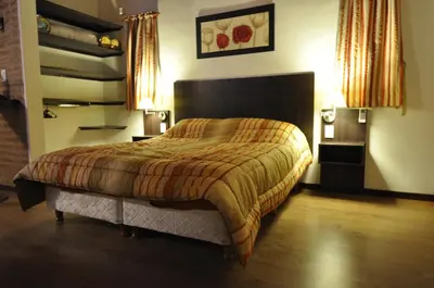 a bedroom with a large bed in a room at Cabañas & Suites Vista Hermosa in Los Reartes