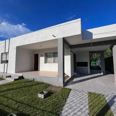 Hermosa y amplia casa con pileta