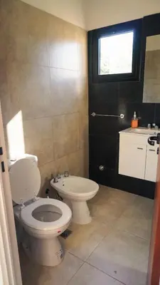 a bathroom with a toilet and a sink at Complejo Giraluna in Almafuerte