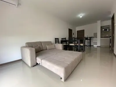 a living room with a couch and a dining room at Edificio Veneto IV - Departamento centrico frente al puente peatonal in Villa Carlos Paz