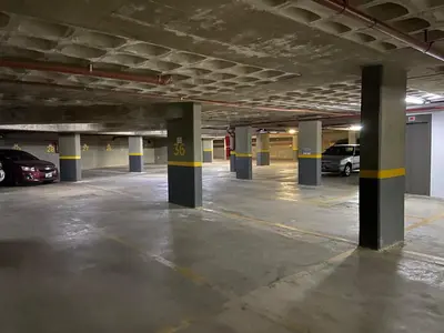 an empty parking garage with cars parked in it at Edificio Veneto IV - Departamento centrico frente al puente peatonal in Villa Carlos Paz