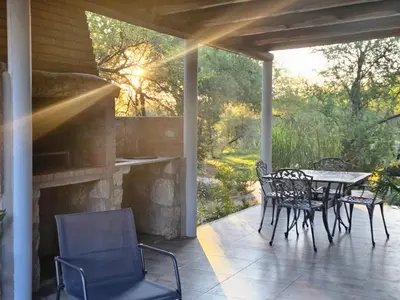 a patio with a table and chairs on a porch at Raíces serranas in Villa de Las Rosas