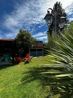 a yard with two chairs and a street light at La Merlina in Merlo