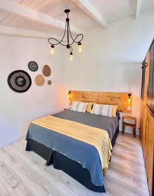 a bedroom with a bed and a chandelier at Departamento Zona Norte, Kempes, Allende Cerro in Cordoba
