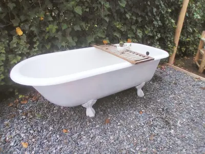 a white bath tub sitting on the ground at CASITA PINTORESCA EN LAS SIERRAS Y LAGO in San Roque