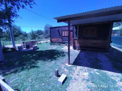 a small wooden cabin with a grave yard at La Cautiva 225 in Villa del Dique