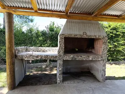 a stone shelter with a bench under a roof at Cabañas lipamai in Potrero de Garay