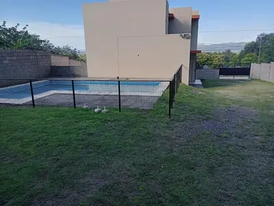 a net with soccer balls in a yard at Mi Chalet Carlos Paz - Dúplex in Villa Santa Cruz del Lago