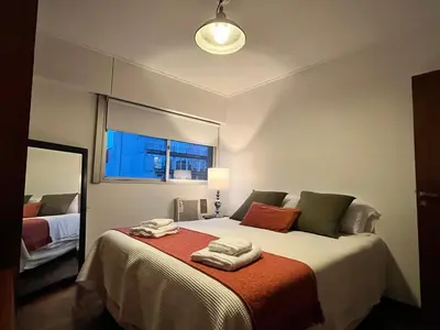 a bedroom with a large bed with towels on it at Dpto amplio y luminoso en Nva Cordoba in Cordoba